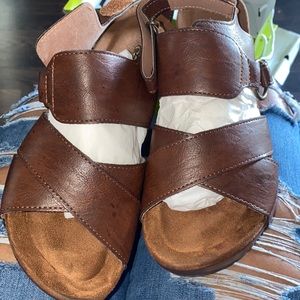 size 10 brand new pierre dumas wedges